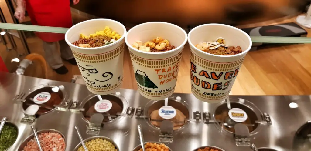 Unsere eigenen Instant-Nudeln im Cup Noodle Museum in Yokohama, Japan.