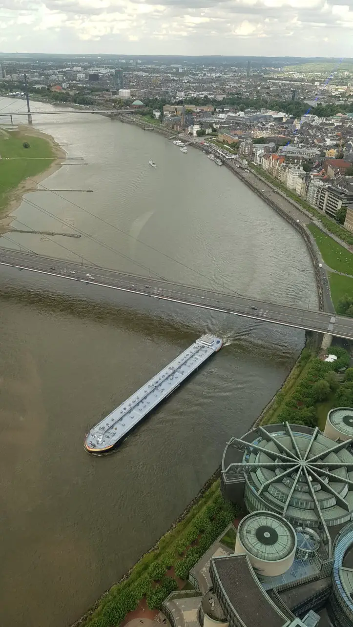 Rheinturm in Düsseldorf - Aussicht auf die Innenstadt