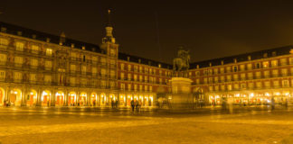 Top-Städte in Europa – Rom, Barcelona und Madrid – Entdecke sie alle! Plaza Mayor in Madrid, Spain