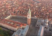 Was man in Venedig, Italien, unternehmen kann Aerial view of Venice, Italy