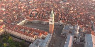 Was man in Venedig, Italien, unternehmen kann Aerial view of Venice, Italy