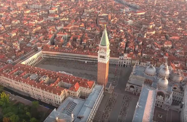 Was man in Venedig, Italien, unternehmen kann Aerial view of Venice, Italy