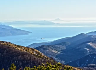 Originelle Tagesausflüge in Istrien, Kroatien Das Meer in Ucka, Istrien, Kroatien.