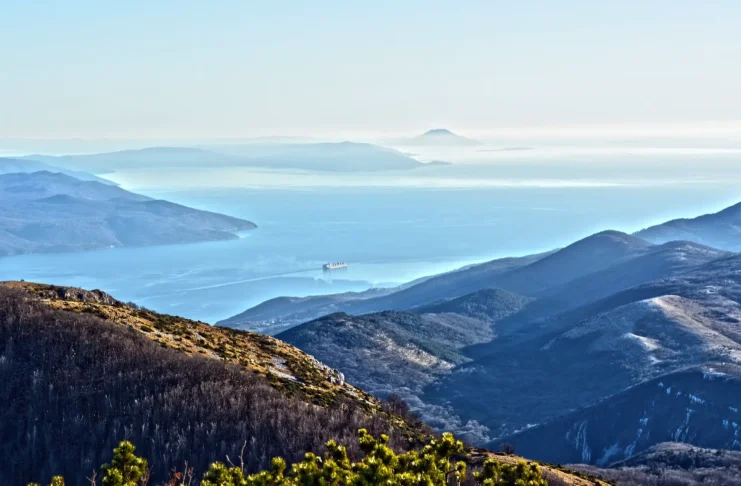 Originelle Tagesausflüge in Istrien, Kroatien Das Meer in Ucka, Istrien, Kroatien.