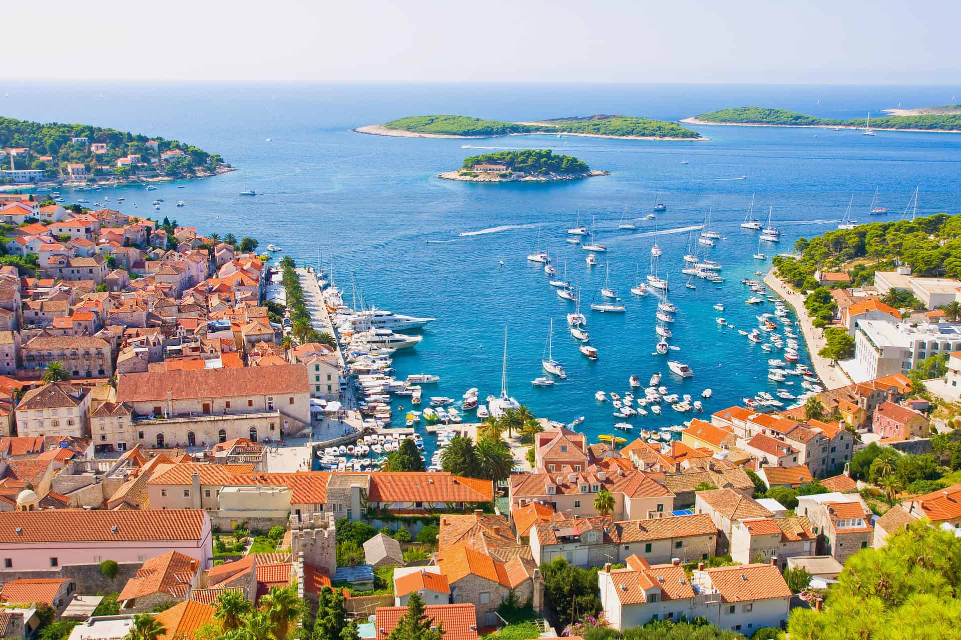 Die Insel Hvar ist eine der dalmatinischen Inseln und seit der Antike wegen ihrer wichtigen strategischen Lage bekannt.