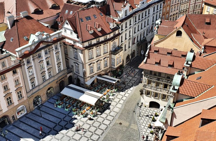 Die besten Aussichten in Prag: Die Türme Blick vom Glockenturm in Prag, Tschechische Republik.