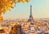 Der Eiffelturm in Paris, Frankreich. Französische Etikette..