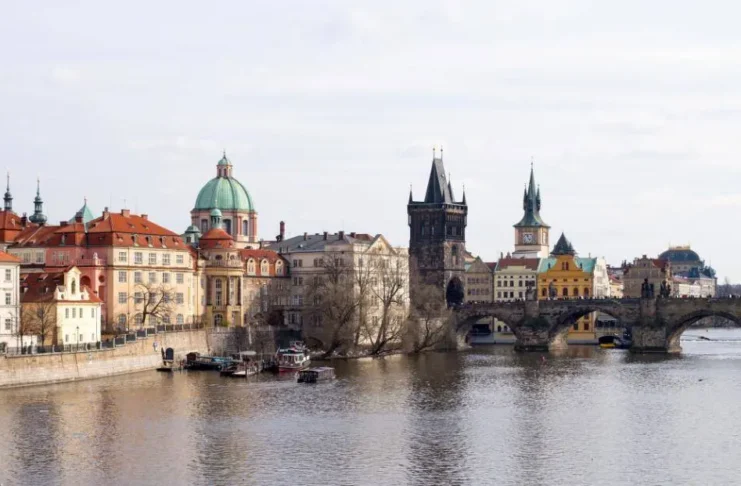 Das Beste in Prag Die Türme auf der Karlsbrücke in Prag.