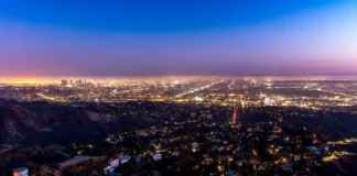 Die besten Ideen für einen Tagesausflug nach Los Angeles Blick vom Hollywood Schild auf LA. Ideen für Tagesausflüge nach Los Angeles.