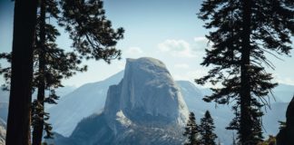 Unglaubliche Aktivitäten im Yosemite National Park Straße zum Half Dome im Yosemite National Park in Kalifornien, USA