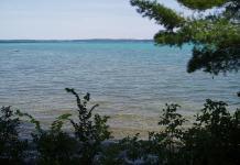 Torch Lake, Michigan: Tipps für den Besuch Der Torch Lake (Fackelsee) in Michigan, USA.
