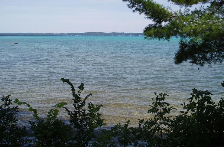 Torch Lake, Michigan: Tipps für den Besuch Der Torch Lake (Fackelsee) in Michigan, USA.