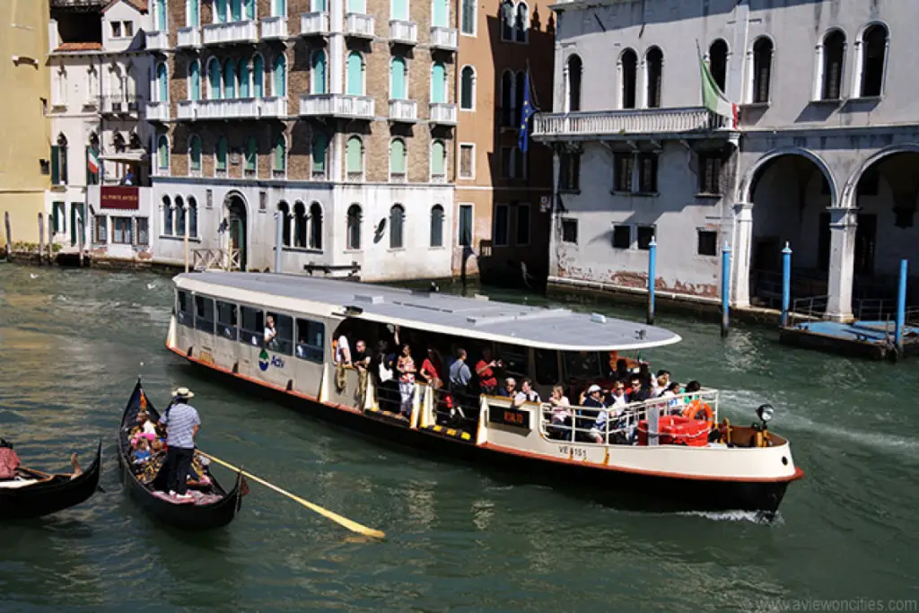 Wassertaxis in Venedig