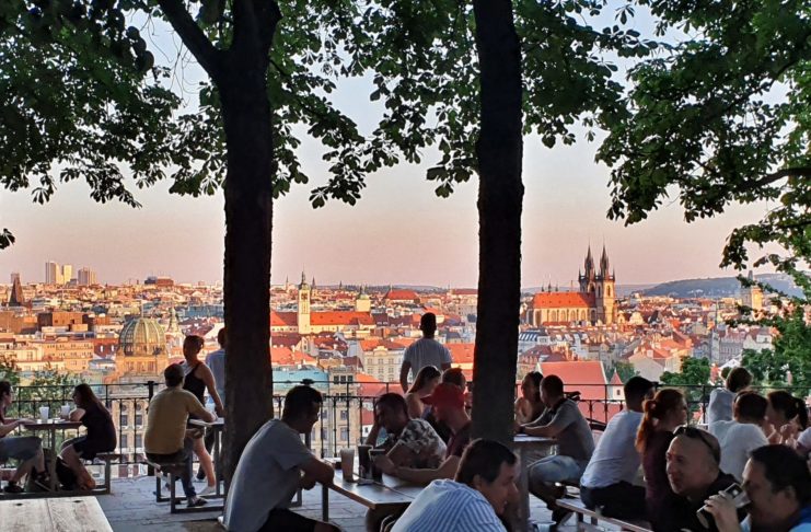 Tipps zu den besten Prager Biergärten Letna Biergarten in Prag, Tschechische Republik.
