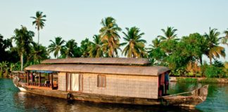 Die wunderschönen Backwaters von Kerala Backwaters in Kerala, Indien