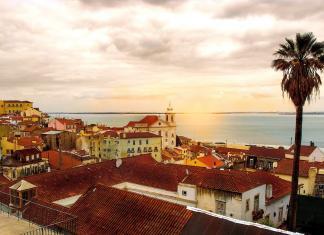 Reisetipps für Lissabons Stadtviertel Sonnenuntergang in Lissabon, Portugal.