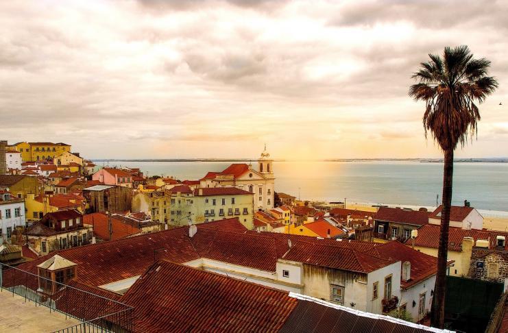 Reisetipps für Lissabons Stadtviertel Sonnenuntergang in Lissabon, Portugal.