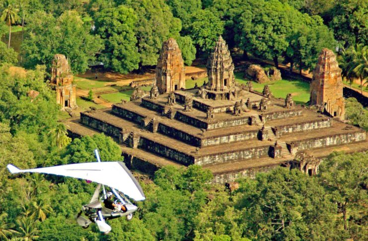 Informationen zum Ultraleichtflug über Angkor Wat Ultraleichtflug über Angkor Wat, Kambodscha.