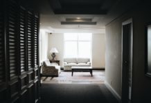 what is the difference between a hotel and a motel