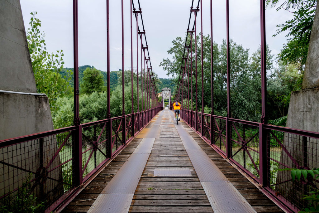 Brücke in der Nähe von Palazzo de' Rossi, Italien