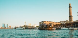 Wissenswertes über eine Dhau-Bootsfahrt in Dubai Dhau Bootsfahrt in Dubai.