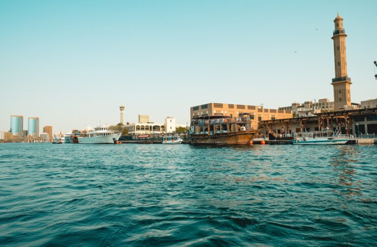 Wissenswertes über eine Dhau-Bootsfahrt in Dubai Dhau Bootsfahrt in Dubai.