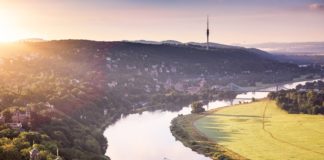 Dresden Elbland: Wo Barock auf Urbanität trifft und Natur im Überfluss vorhanden ist Dresden mit Blick auf die Sächsische Schweiz.