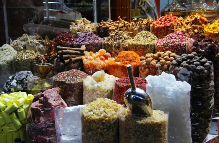 Kultur und Traditionen in Dubai entdecken Gewürze gehören auch zur Kultur und Traditionen in Dubai.