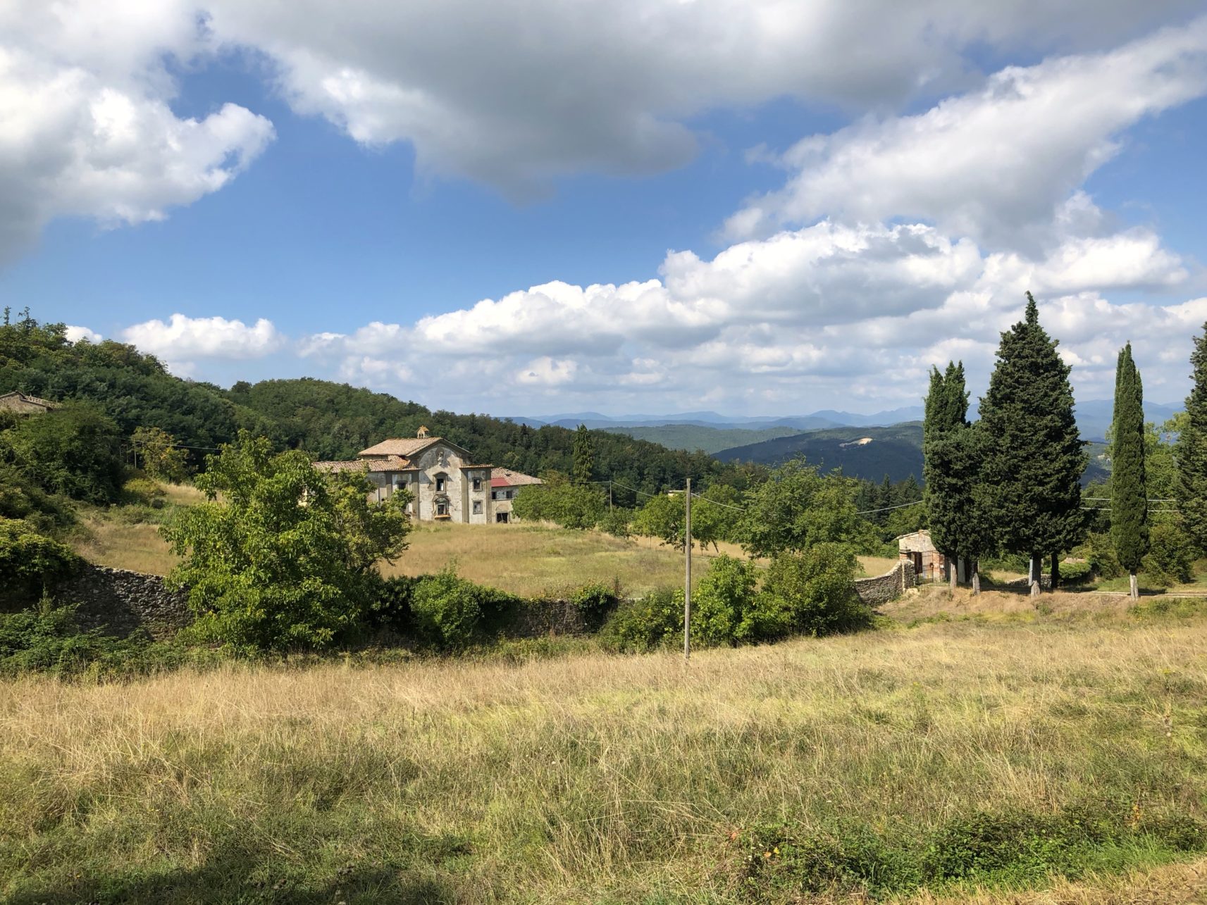 Wandern durch die Toskana, Italien. Pfad der Götter