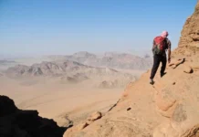 Wandern im Wadi Rum – Das Mond-Abenteuer Wanderung in und über Wadi Rum, Jordanien.