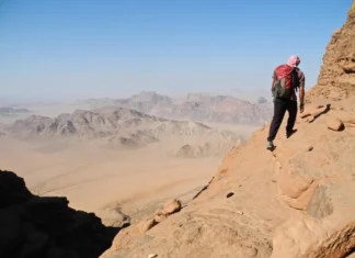 Wandern im Wadi Rum – Das Mond-Abenteuer Wanderung in und über Wadi Rum, Jordanien.