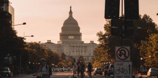 Gute Gründe, eine Reise nach Washington DC zu planen Washington DC mit dem Capitol bei Sonnenuntergang.