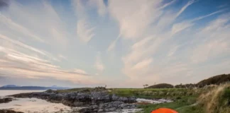 Die richtige Ausrüstung: “Must Haves” für Camping und Wandern Zelt am Meer