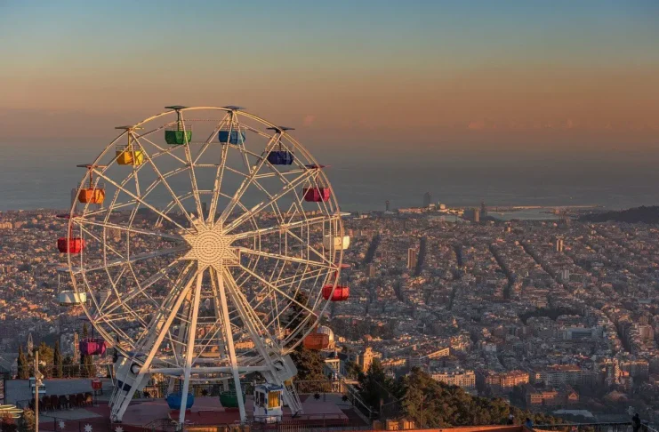 Die besten Aussichtspunkte in Barcelona Blick auf Barcelona vom Tibidabo.