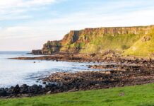 Belfast und die Küste Nordirlands erkunden Giants Causeway in Irland.