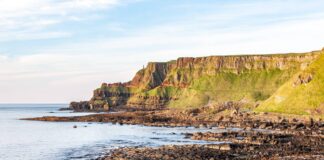 Belfast und die Küste Nordirlands erkunden Giants Causeway in Irland.
