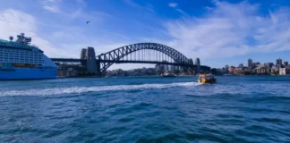 Sydney Harbour Islands: Ein toller Tagesausflug Hafen von Sydney mit Blick auf die Harbor Bridge.