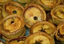 Foodie Tipps für regionales britisches Essen Schweinefleischpasteten in Großbritannien.