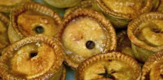 Foodie Tipps für regionales britisches Essen Schweinefleischpasteten in Großbritannien.