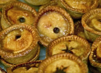 Foodie Tipps für regionales britisches Essen Schweinefleischpasteten in Großbritannien.