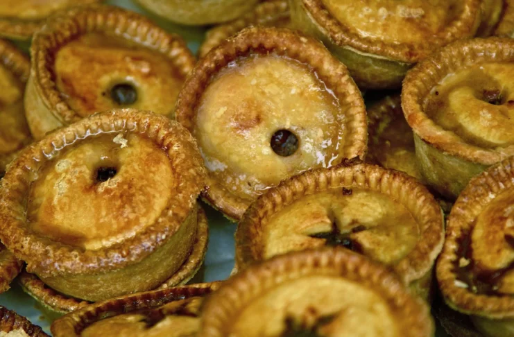 Foodie Tipps für regionales britisches Essen Schweinefleischpasteten in Großbritannien.