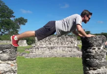 Fitness-Retreat in Mexiko: Trainieren und dabei die Maya-Ruinen erkunden Trainiere bei den Maya-Ruinen in Mexiko.