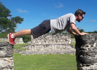 Fitness-Retreat in Mexiko: Trainieren und dabei die Maya-Ruinen erkunden Trainiere bei den Maya-Ruinen in Mexiko.