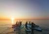 Besondere Aktivitäten in Barcelona Stand-Up Paddle Yoga in Barcelona, Spanien.