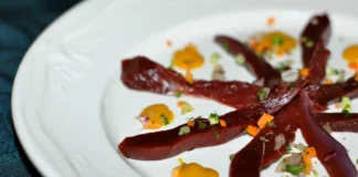 Traditionelles Essen in Island: Vom Schwarzen Tod über isländische Hot Dogs bis zum Skyr Geräucherter Papageientaucher - Traditionelles Essen in Island.