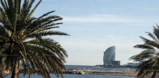 Die besten Strände in Barcelona Strand Somorrostro in Barcelona, Spanien.