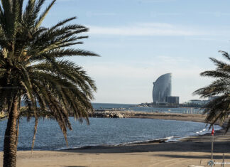 Die besten Strände in Barcelona Strand Somorrostro in Barcelona, Spanien.