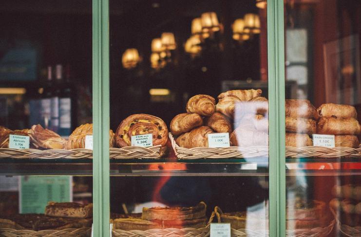 Die ultimative Bucket Reiseliste für Foodies (Feinschmecker) Croissants in Paris für Foodie-Reisende