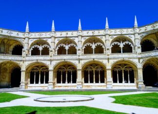 Verpasse nicht diese Highlights in Lissabon Cloisters St Jerome Monastery image by Lisbon with Pats