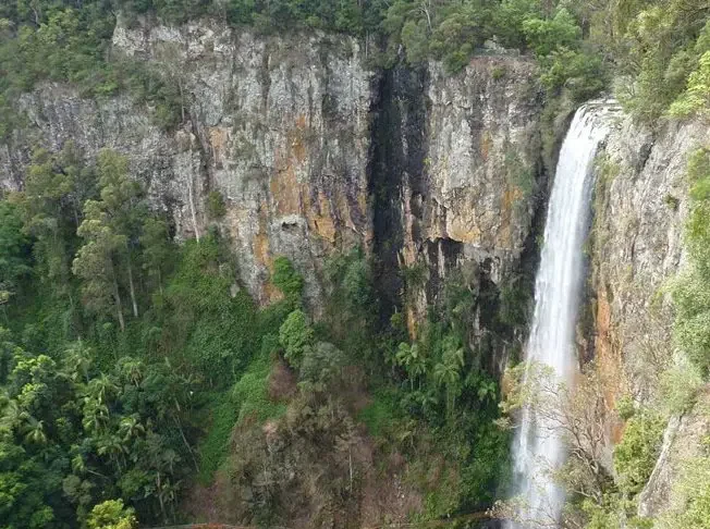 Reiseziele an der Gold Coast in Australien Purling Brook Falls in der Nähe der Gold Coast in Australien.